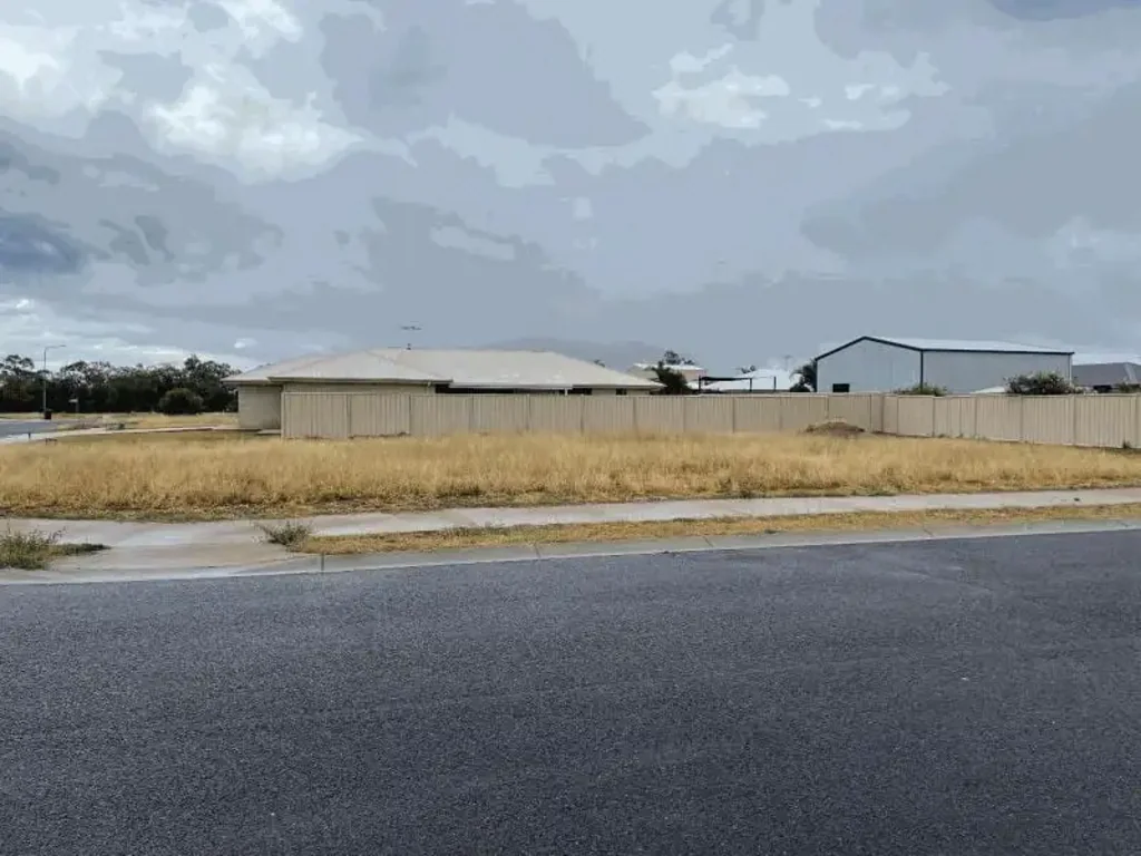 Emerald Vacant 676 m² Corner Allotment in Established Emerald Location