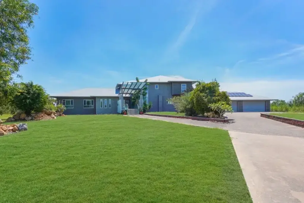 Stunning Executive Style Home - IT'S BIG