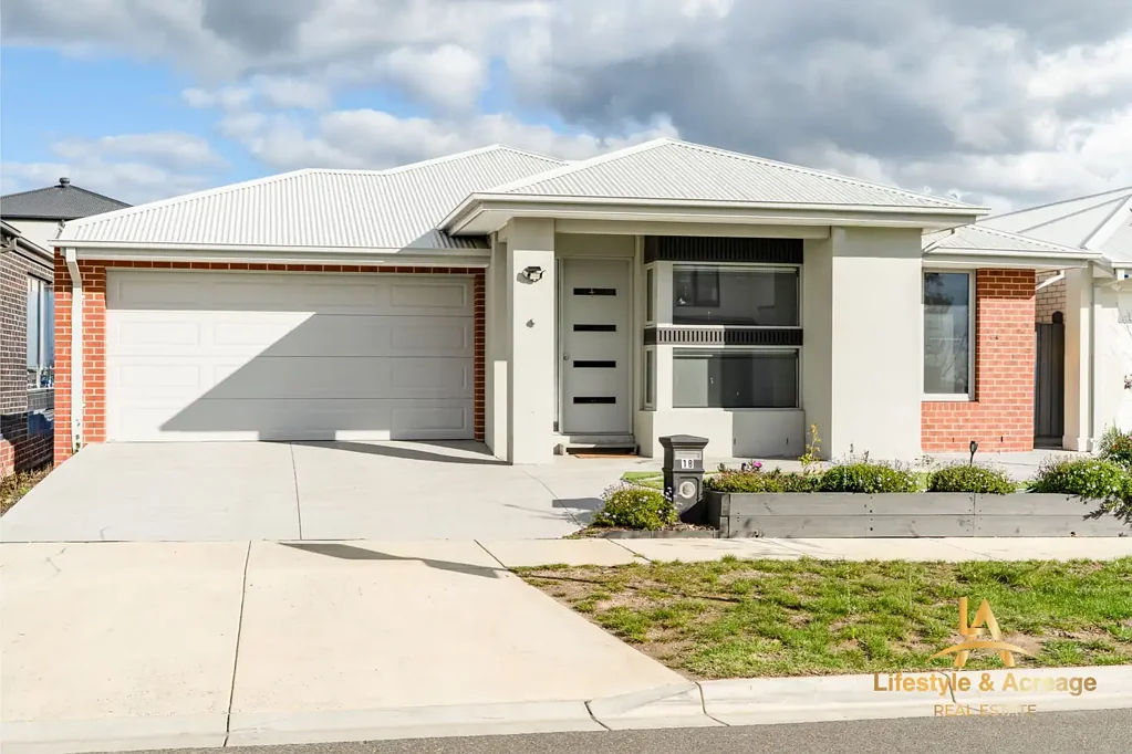 Cranbourne 4ਬੈੱਡਰੂਮ Stylish, Near-New Family Home in Sought-After Canopy at Amstel Estate