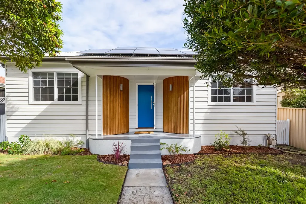 Earlwood 3房 翻新奢居 泳池露台 Bosch电器 Miele洗碗机 河岸公园近 优雅科技家 Renovated freestanding home near Cooks River