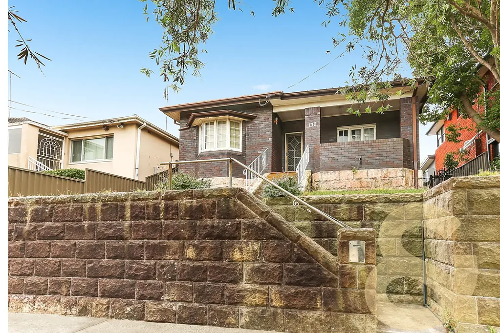 LARGE 3 BEDROOM HOME MINUTES TO BEACH