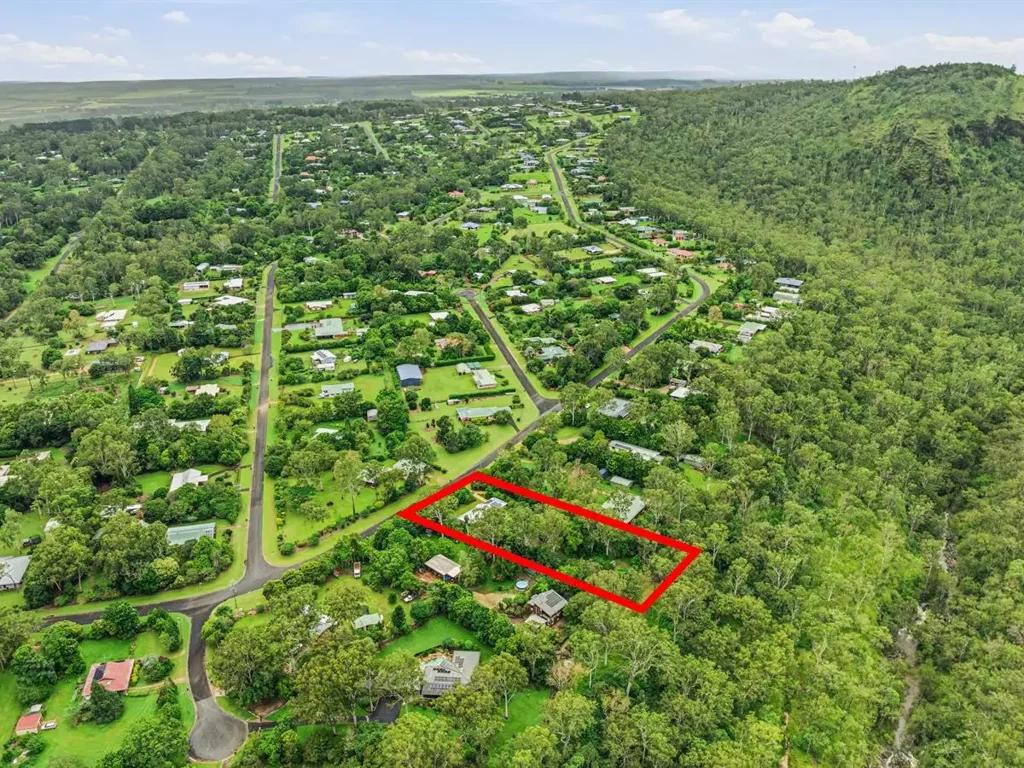 Tolga 4房  1.05 Acres Private Sanctuary With  Creek Frontage - Exceptionally Well Maintained Spacious Home