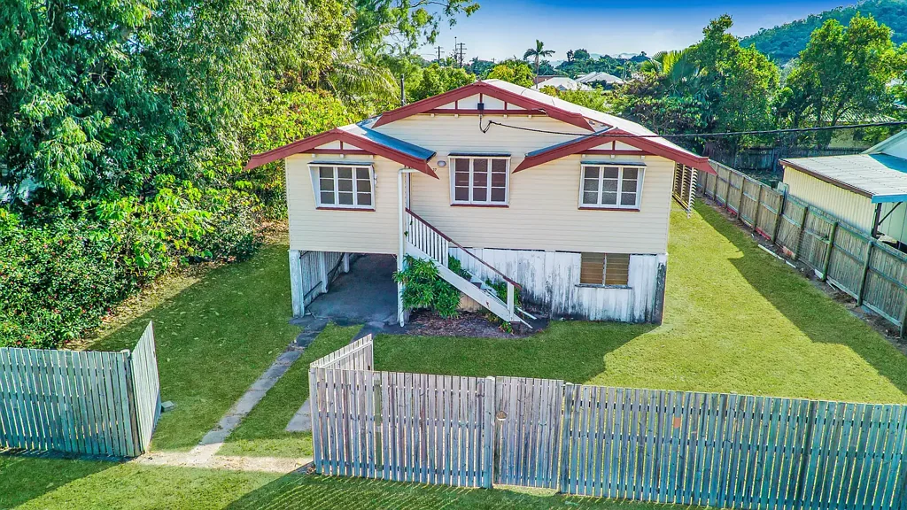 West End 3غرفة نوم Large Inner City Block - 809sqm of Opportunity - A Queenslander Ready for Its Next Chapter