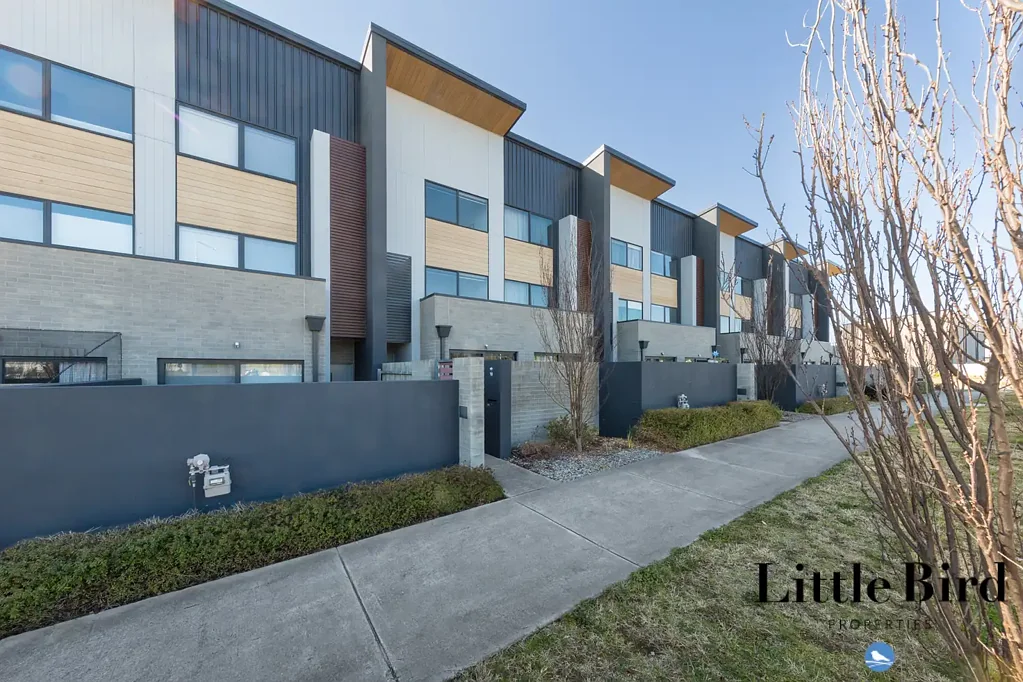 Modern Townhouse Living in the Heart of Coombs