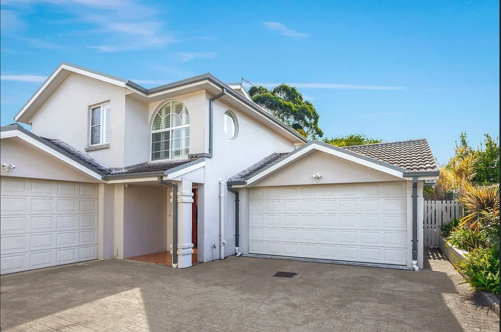 Contemporary 3-Bedroom Duplex in a Quiet Cul-De-Sac
