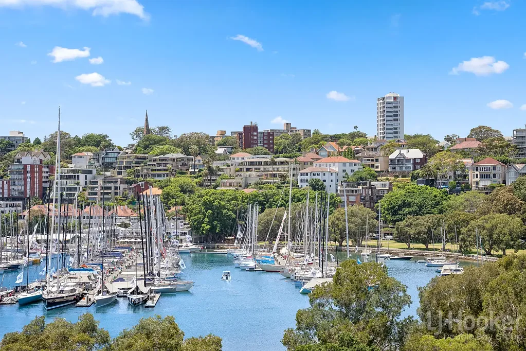 Rushcutters Bay 2房 Rushcutters Bay公园旁 2卧公寓 光照景美 宁静避风港 私人停车位 静街之选 Renovated Apartment with Views to Rushcutters Bay and direct access to Park.