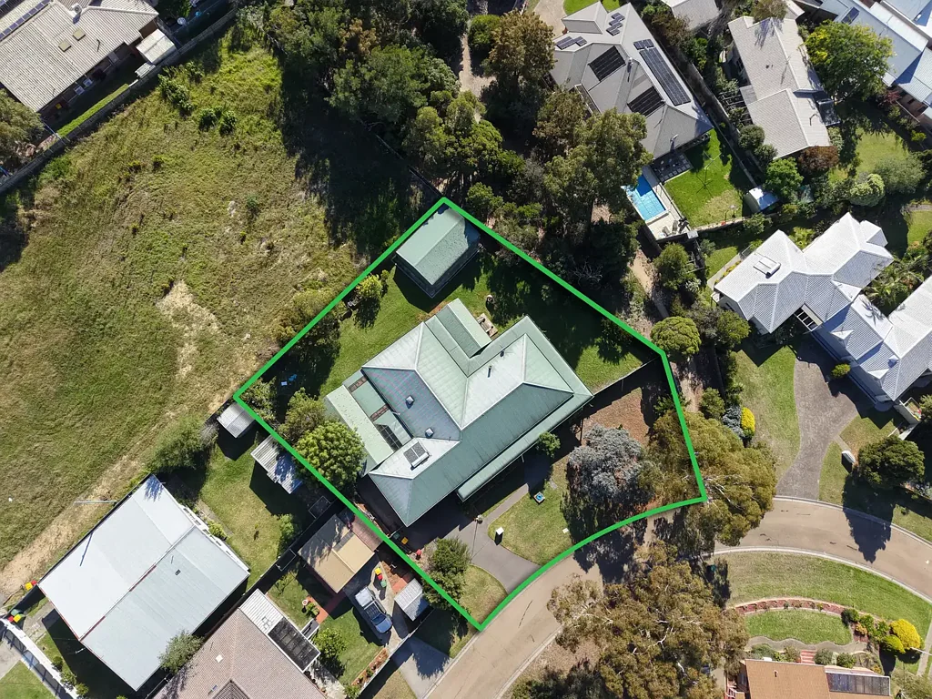 Paynesville 4房  Room to Grow, Space to Entertain — A Rare Find in Paynesville