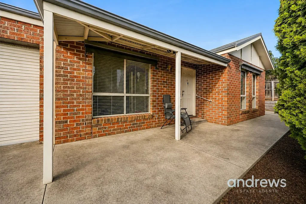 Grovedale 2房  Bright, Private & Perfectly Positioned – No Body Corporate