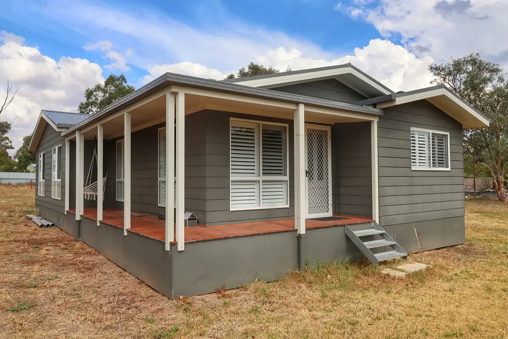 Wattamondara 3房  Lovely family home on large 1,626m2 block!