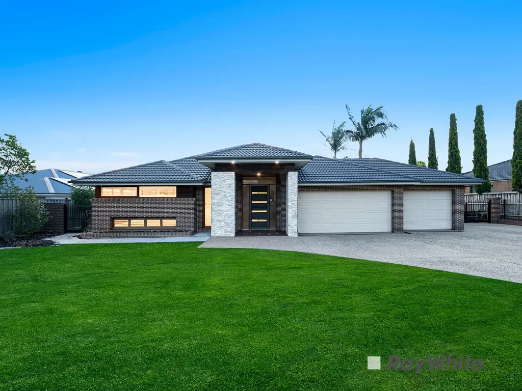 Narre Warren North 5房 宽敞的家庭生活，兼具空间、灵活性和户外魅力 Expansive Family Living with Space, Flexibility & Outdoor Appeal