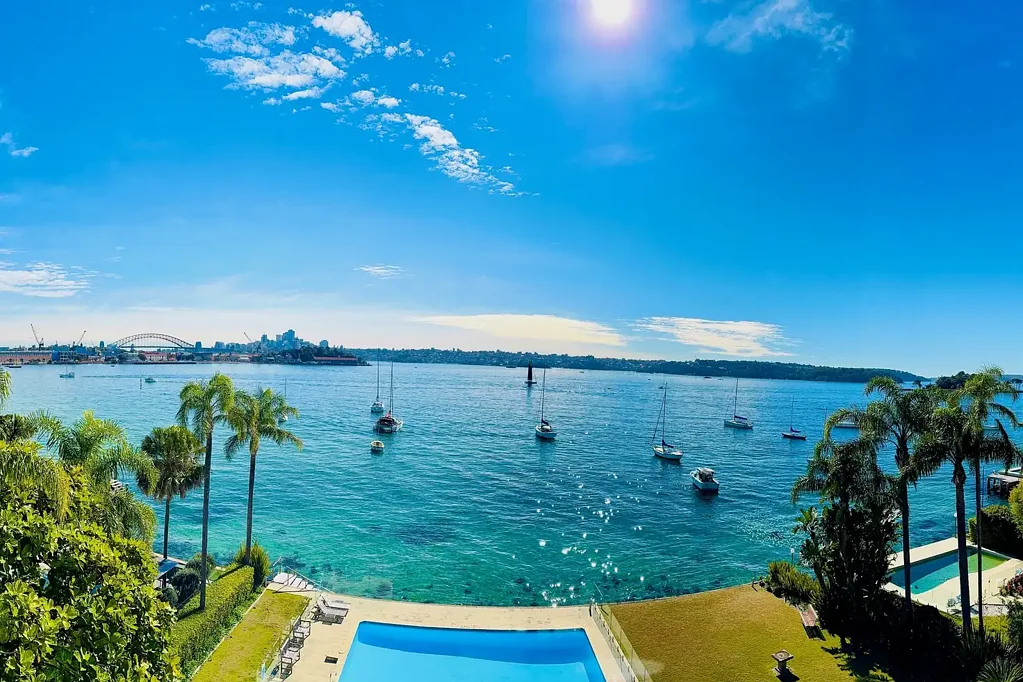 Absolute water front, prestigious harbour location