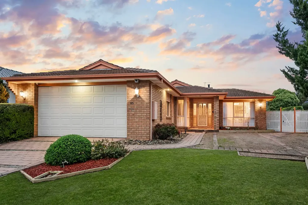 Hillside 5Zimmer Immaculately Cared for with Exceptional Family Appeal!