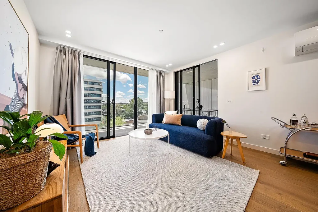 Sunlit Spaces and Scenic Views
