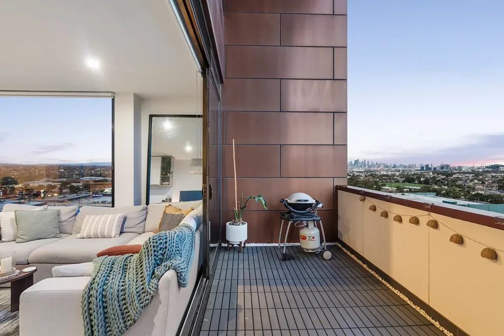 Maribyrnong 2Zimmer Experience Sunrise Serenity in Your Corner Penthouse