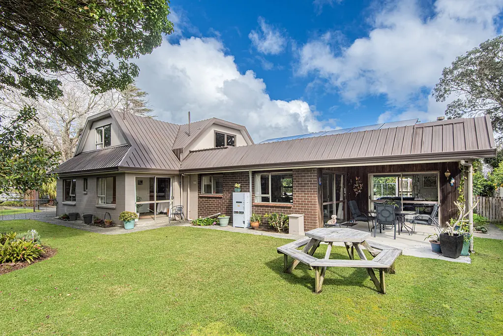 Parahaki 5Moenga Generous family living – space, and versatility