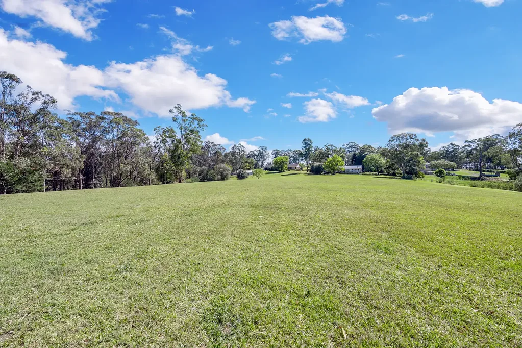 East Kurrajong 6房 宽敞的农地机会，潜力无限 A Spacious Acreage Opportunity with Endless Potential