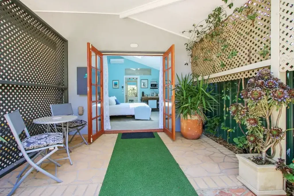 FULLY FURNISHED STUDIO APARTMENT