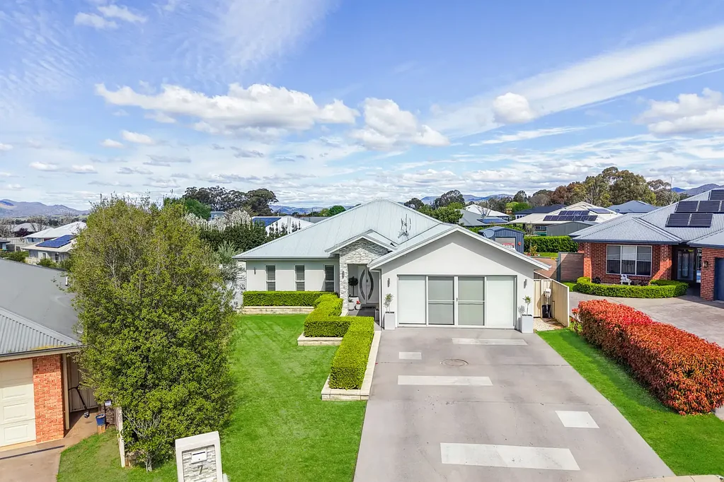 Mudgee 5房  Spacious Family Entertainer