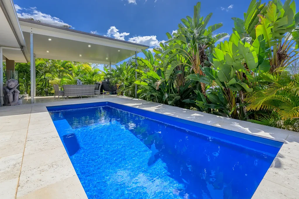Boyne Island 4 Bedroom Relaxed Living near River and Beach