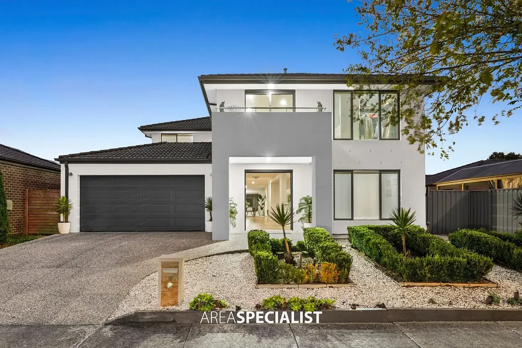 Cranbourne East 5 Slaapkamer 5 Living Areas & 5 Bedrooms in the Prestigious Hunt Club Estate