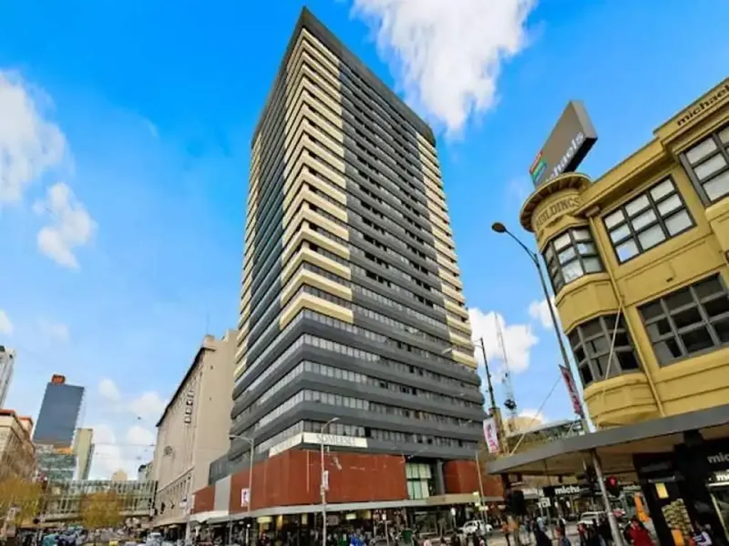 Fully furnished apartment in the heart of the CBD