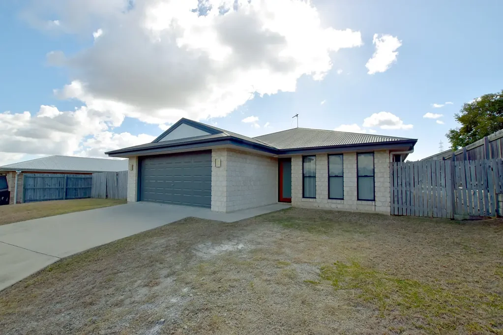 MODERN FAMILY HOME IN CALLIOPE - SIDE ACCESS