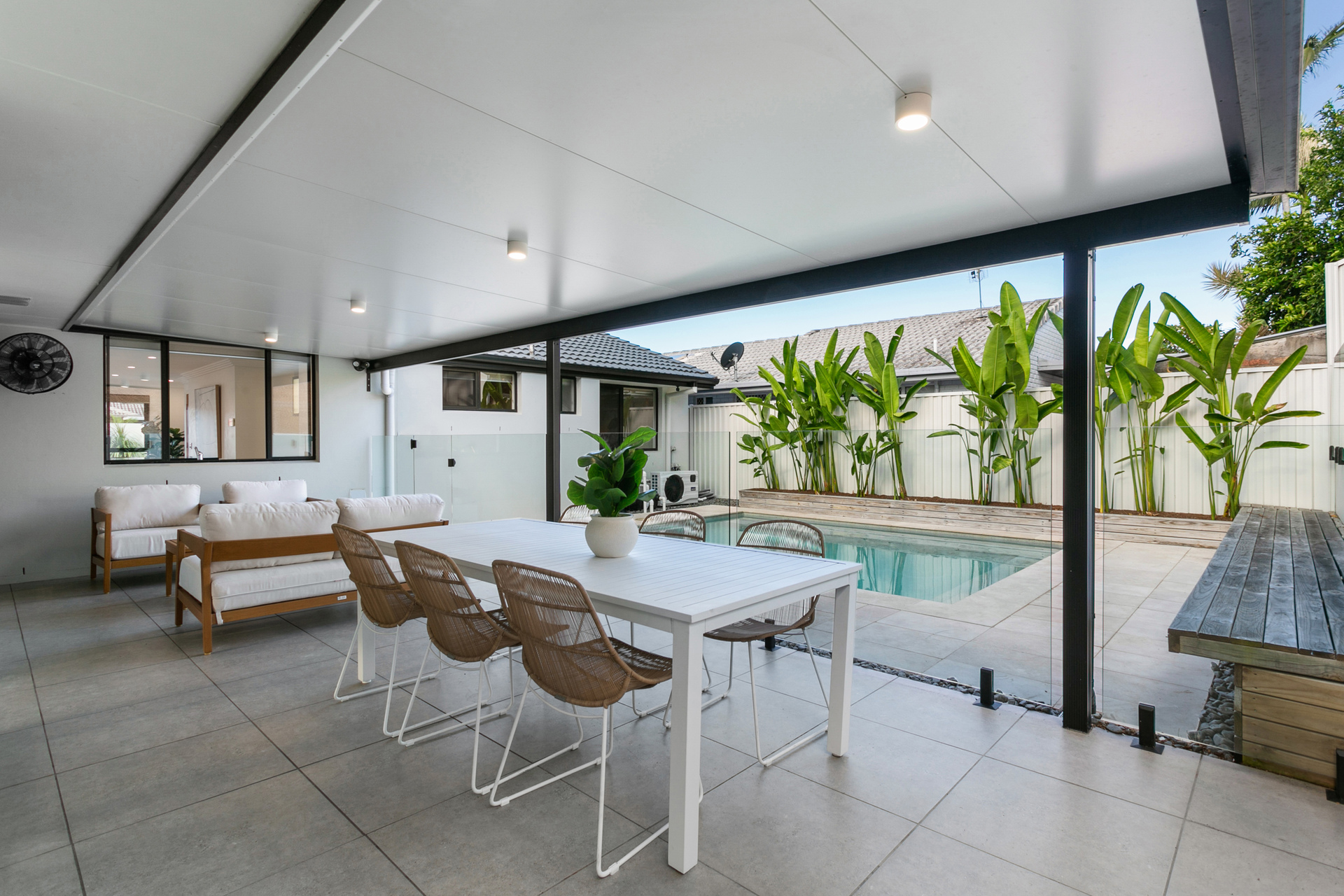 17 MONTEZUMA DR, BURLEIGH WATERS QLD 4220, 0 phòng ngủ, 0 phòng tắm, House