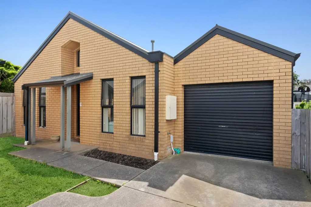 Belmont 2ਬੈੱਡਰੂਮ Light-Filled Living in a Prime Belmont Location