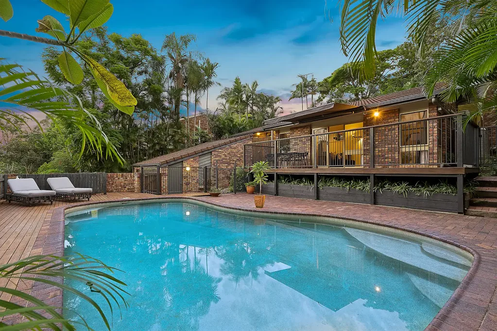 14 Nankoor Street, Chapel Hill, QLD 4069