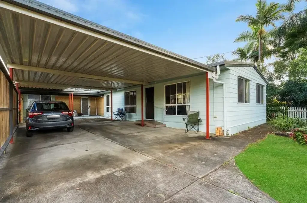 3 Kitchen, 5 bed, 3 Bathroom, Massive Rumpus--Rarest Dual living in Marsden
