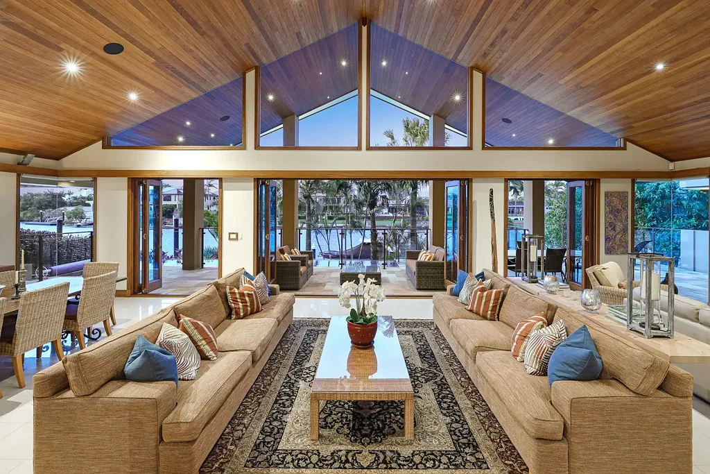 Benowa 5Kwarto After 22 Years, This Exceptional Single level, Riverfront Home Is Ready for Its Next Chapter