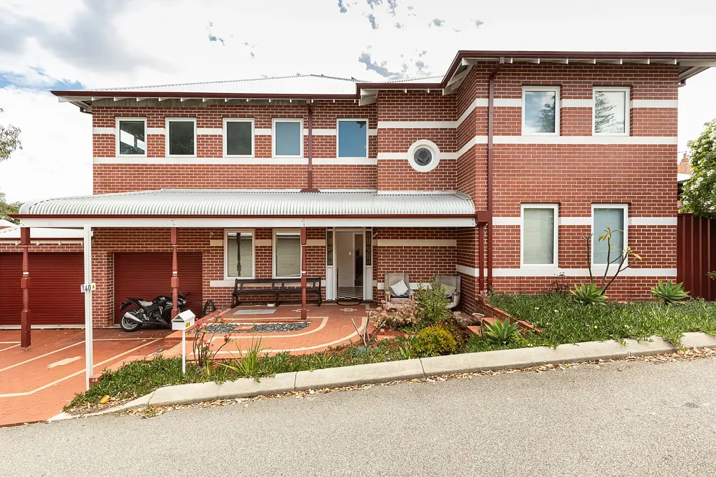 Mount Lawley 6 Bedroom Hidden Gem!  Enter from Bercove Lane