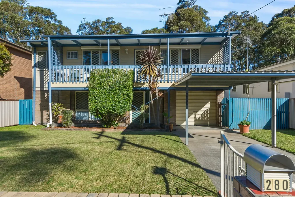 Sanctuary Point 3 Bedroom coastal meets comfort