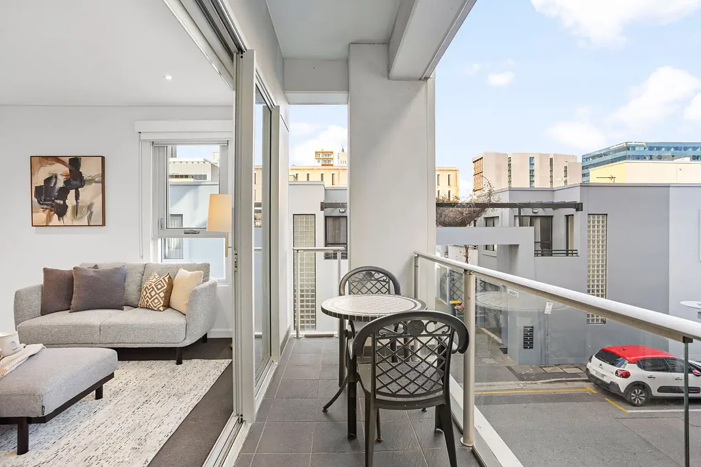 Adelaide 2कमरा Refined City Living with Space, Sophistication & Style
