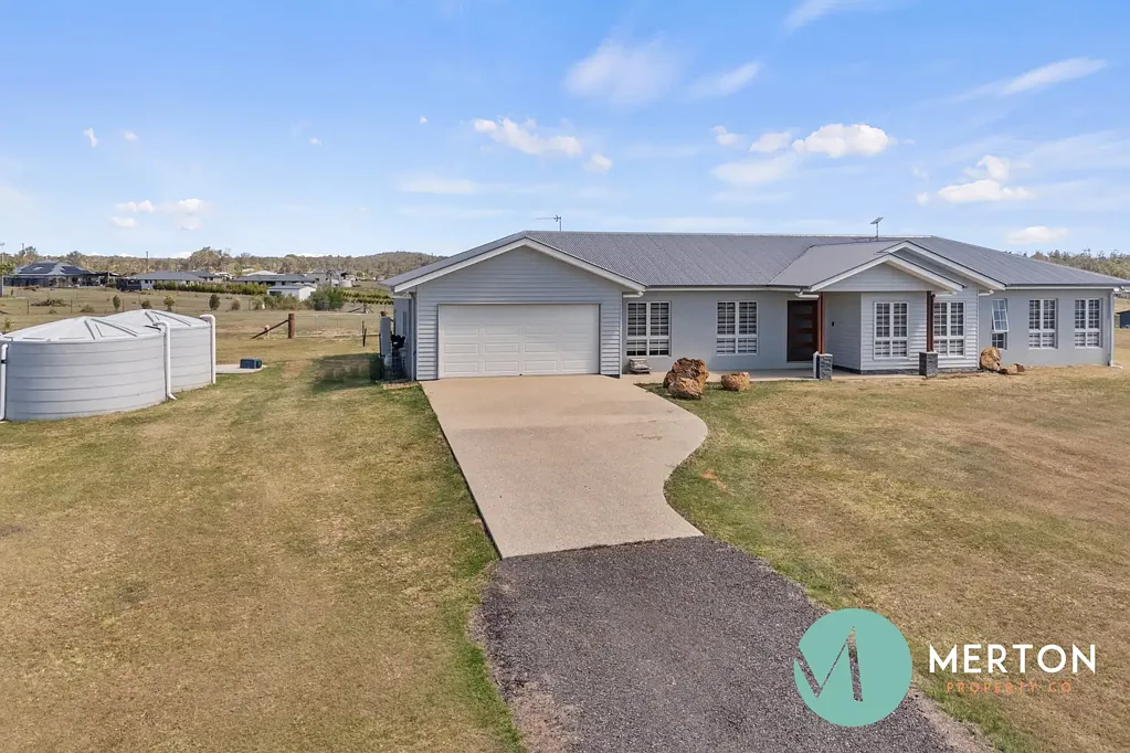 Spacious, modern 4-bedroom home on 2.42 acres in Curra