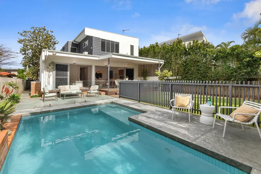 Miami 4ห้องนอน Miami's Ultimate Family Entertainer & Lifestyle Home  - Walk to the Beach, Nobby's Precinct