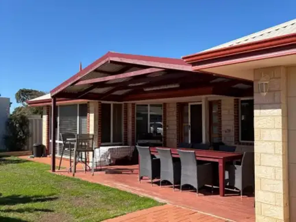 MODERN FAMILY HOME