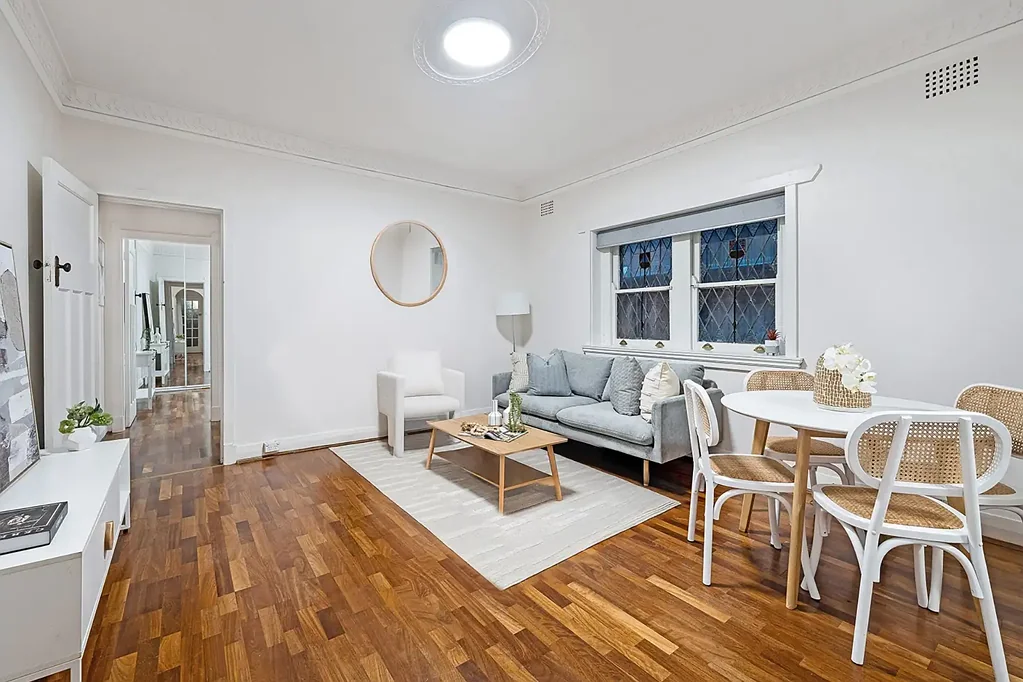 Bellevue Hill 1 Bedroom Oversized 1 Bedroom Apartment + Sunroom