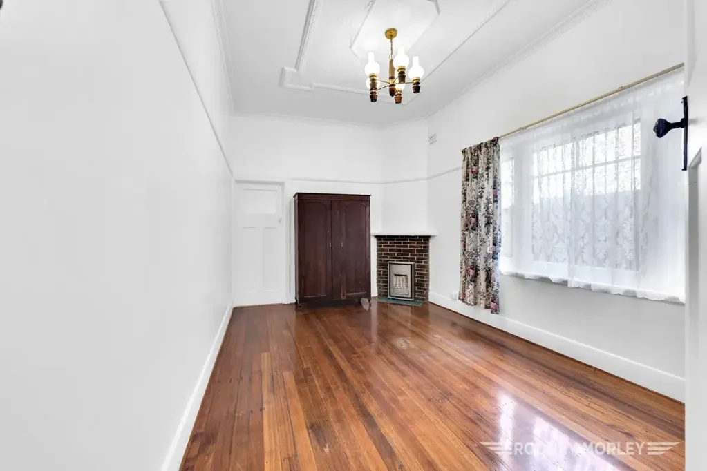 In the Heart of Shopping Precinct - Access from the lane way