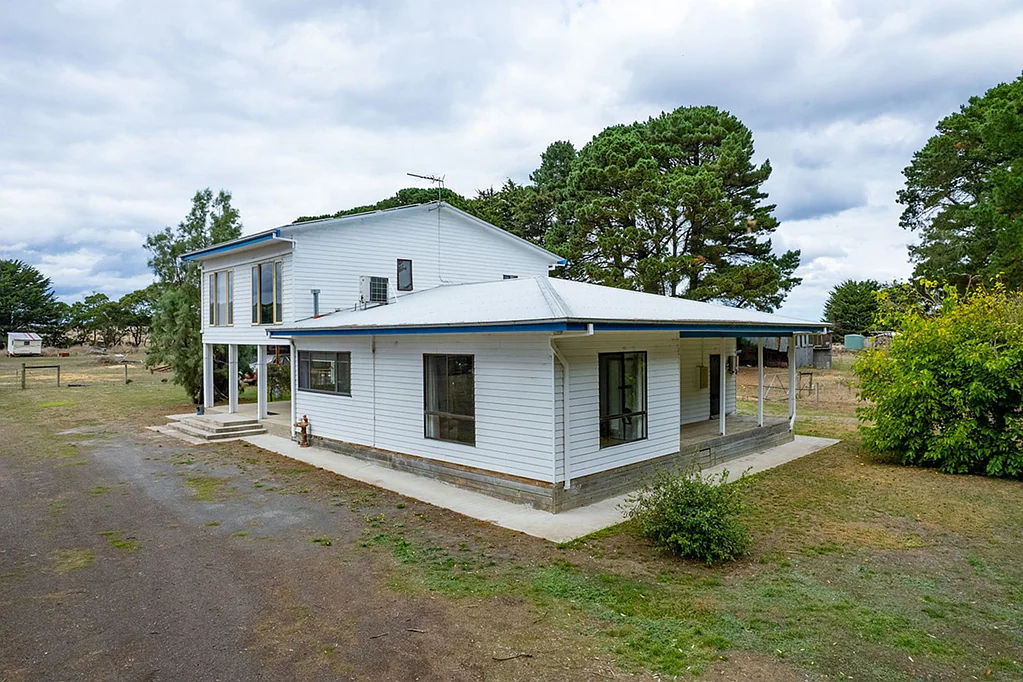 Myamyn  RARE SIZED CENTRALLY SITUATED SMALL FARM