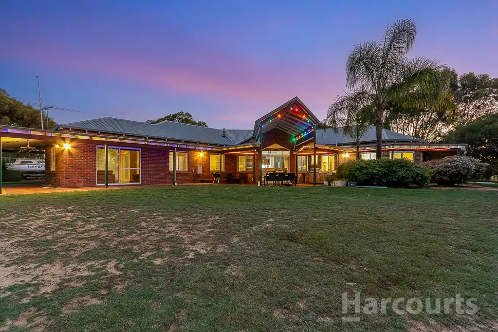25 Leach Way, Gnangara, WA 6077