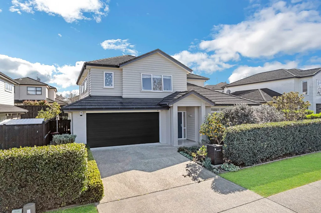 Karaka 5chambre Premium Fletcher Built Family Living in Karaka...