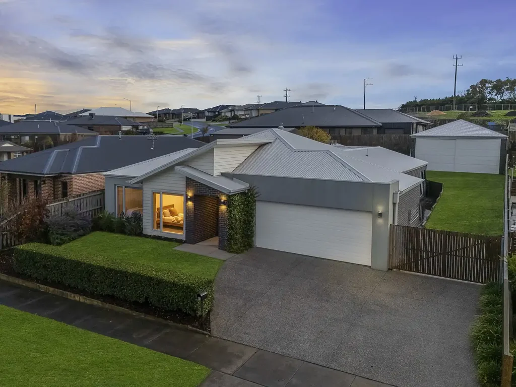 Warrnambool 3Kwarto Quality Home with Impressive Shedding