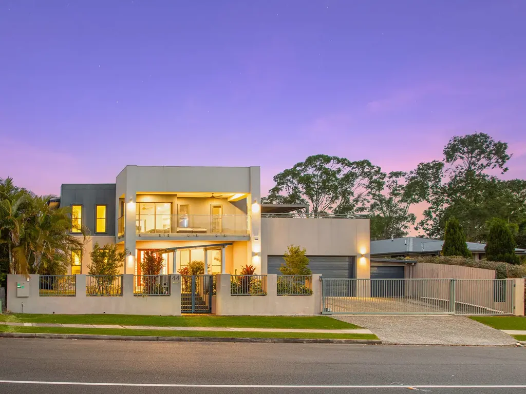 Westlake 5 Slaapkamer Grand-Scale Family Entertainer with Resort-Style Living