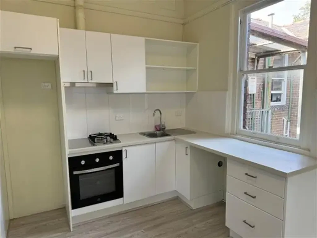 HUGE RENOVATED ART DECO 1 BEDROOM APARTMENT