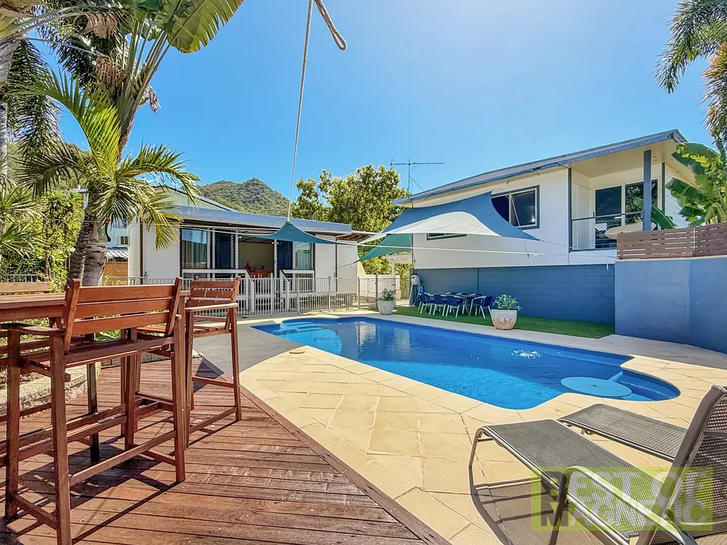 Nelly Bay 3房  Poolside Living on a 802m2 Corner Block