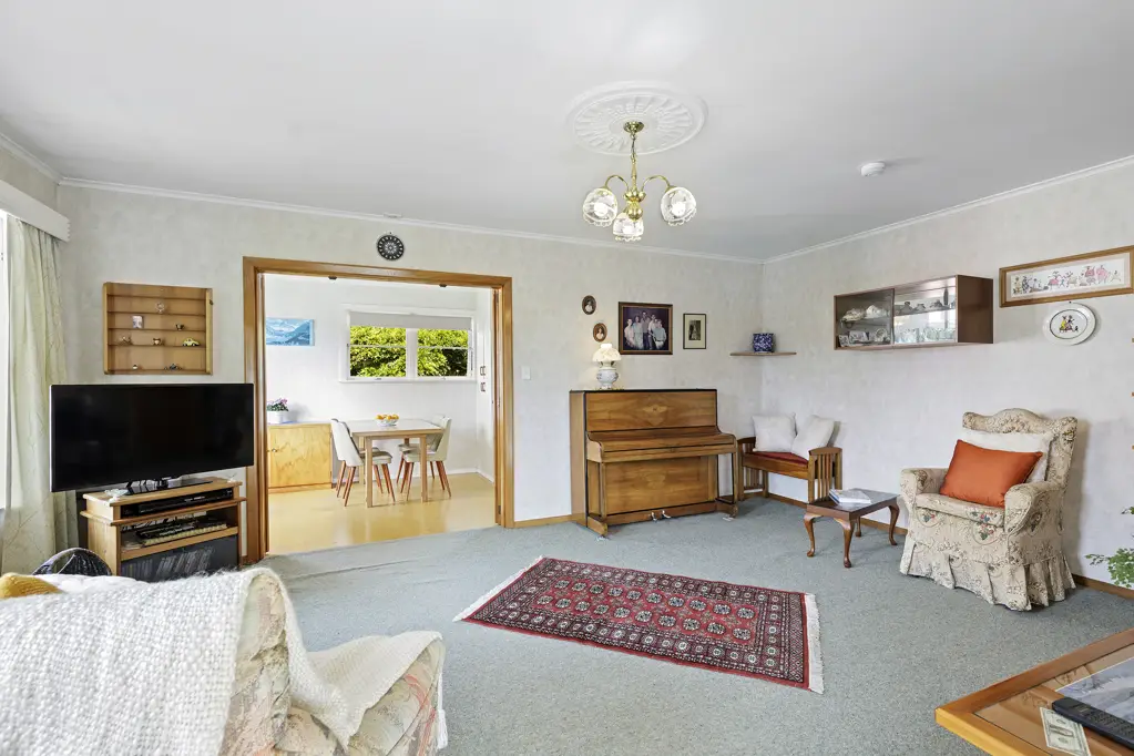 Silverstream 3 Bedroom Charming Home in Silverstream With Great Potential