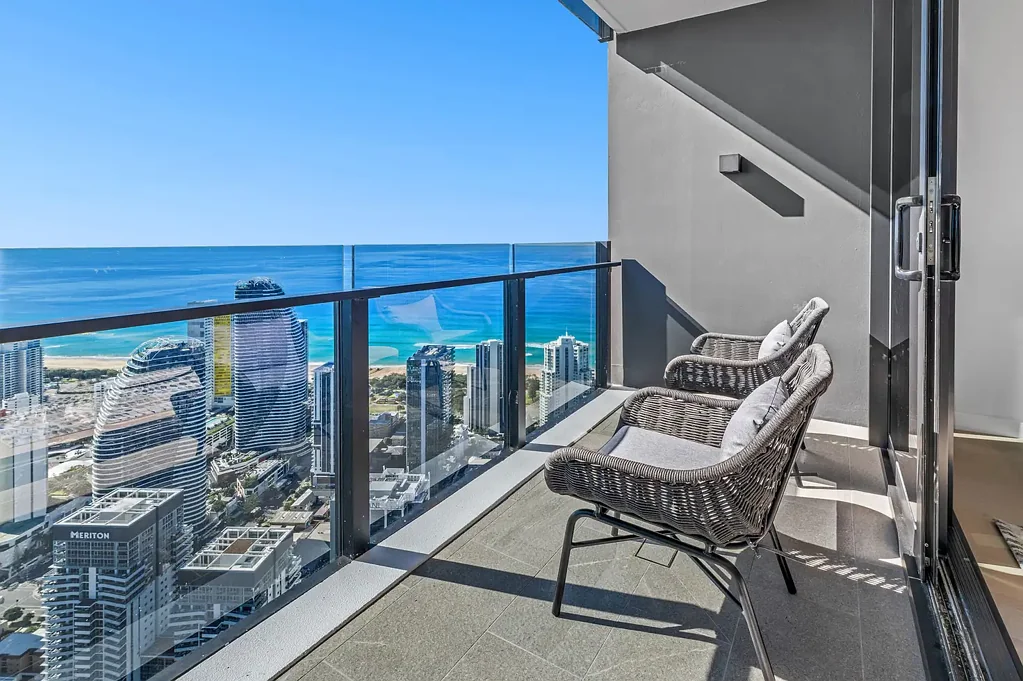 Broadbeach 1房  BRAND-NEW LUXURY! LEVEL 62 WITH SPECTACULAR OCEAN, RIVER AND SKYLINE VIEWS