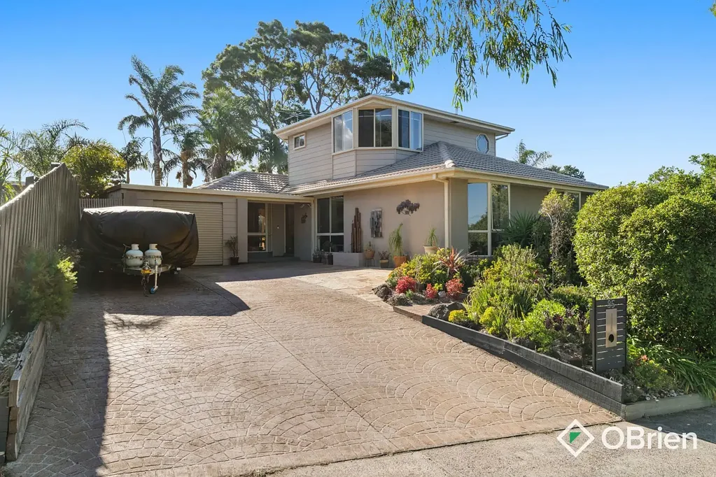 Frankston 3房 宽敞的家庭生活空间，多功能布局与树梢美景 Spacious Family Living with Versatile Layout & Treetop Views