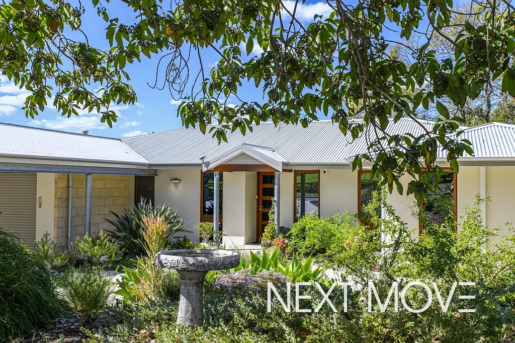Booragoon 4房  A TRANQUIL PARKSIDE RESIDENCE